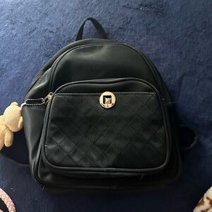 Black medium backpack